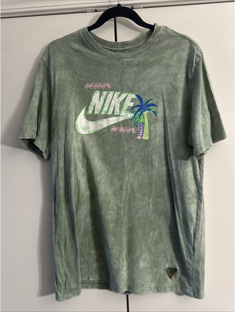Nike Sportswear Green Coconut Tree Graphic Acid Wash T-Shirt Size Medium